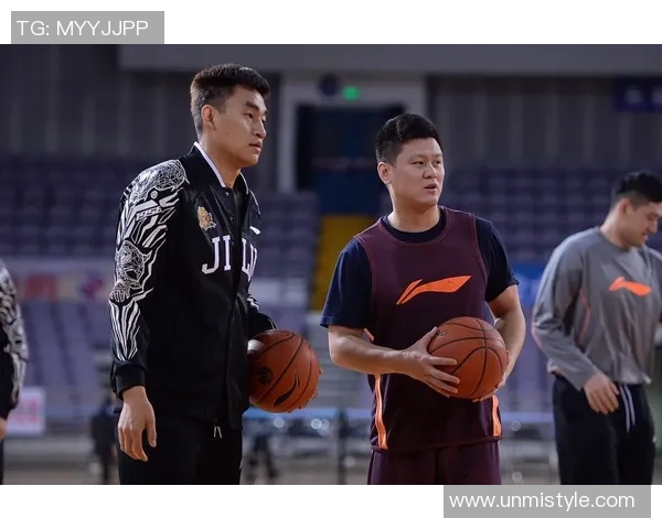 韩德君：从青涩少年到篮球巨星的辉煌人生与奋斗历程